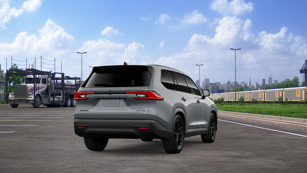 2026 Toyota Highlander Hybrid photo 11
