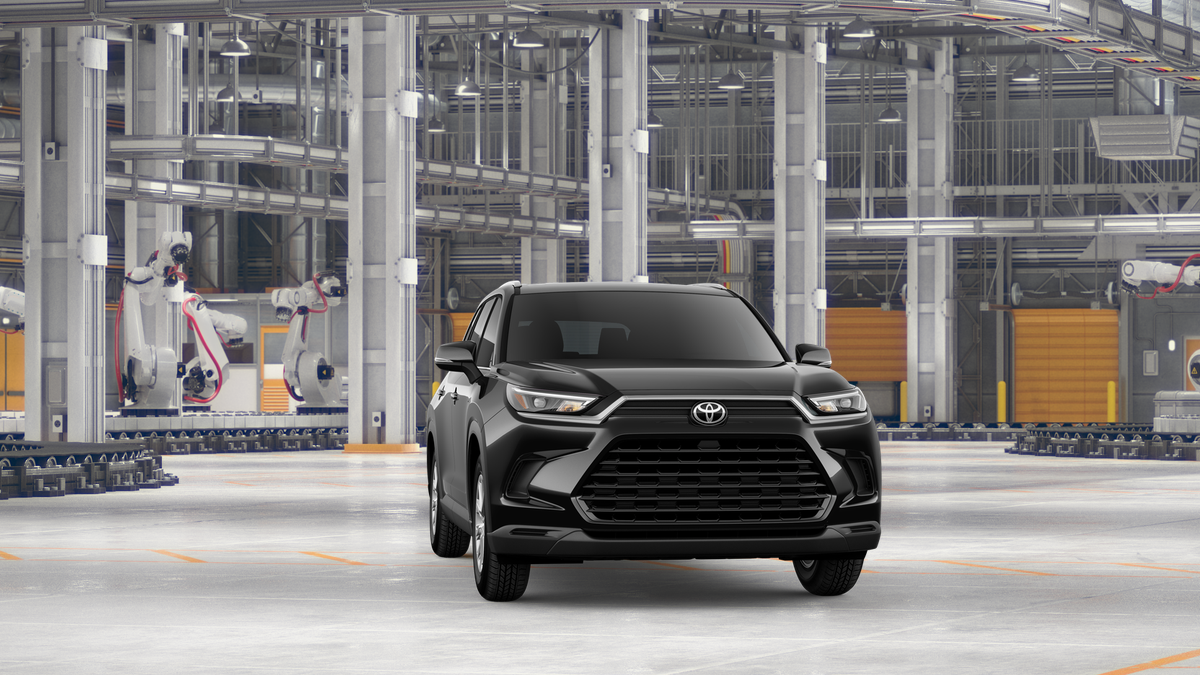 New 2026 Midnight Black Metallic Toyota  XLE image 18