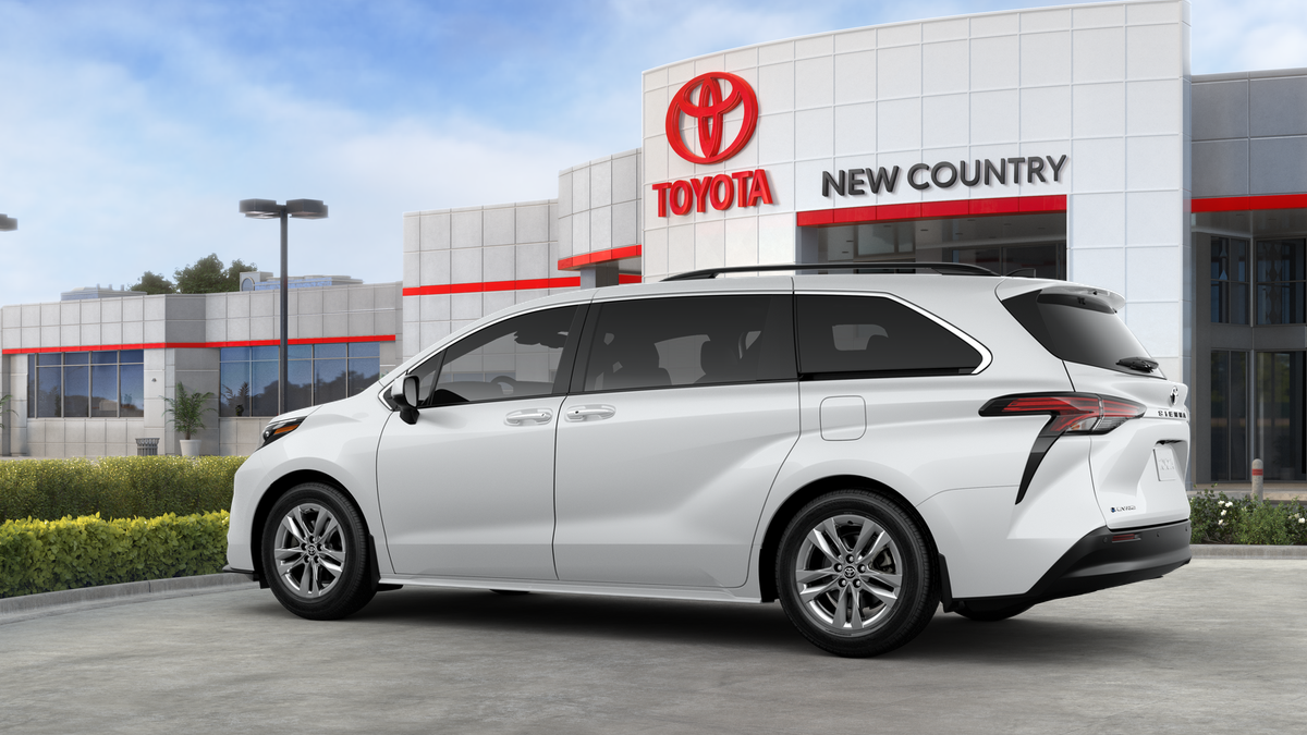 2025 Toyota Sienna XLE photo 35