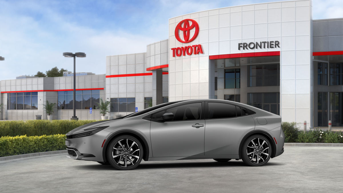 Prius Plug-in Hybrid XSE 2.0L 4-Cyl. ECVT FWD [2]