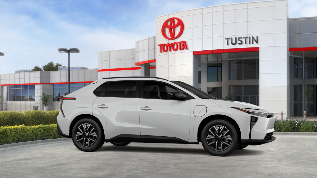New 2026 Wind Chill Pearl <sup>1</sup> Toyota  XLE image 15