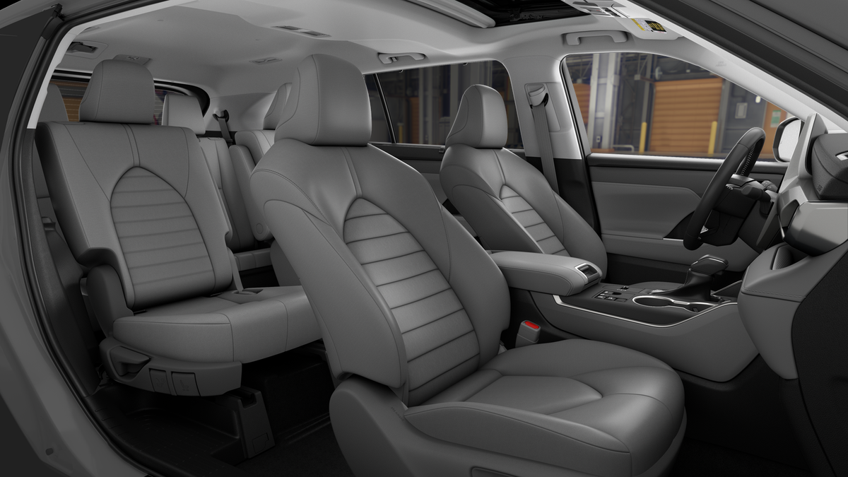 2025 Toyota Highlander XLE photo 19