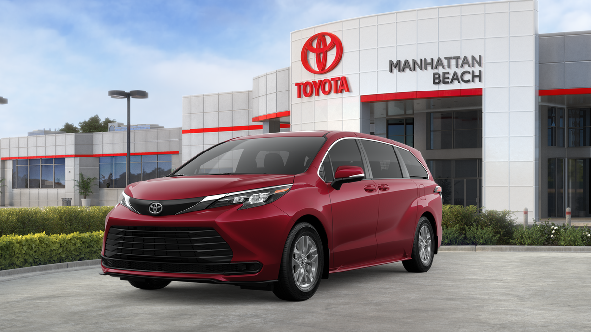 2026 Toyota Sienna LE's photo