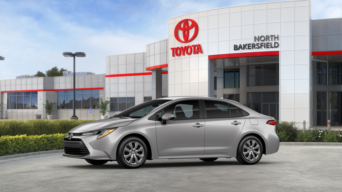 2025 Toyota Corolla LE photo 4