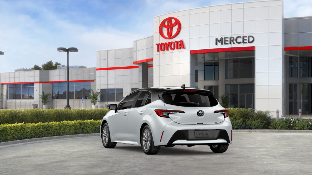 New 2027 Wind Chill Pearl with Black roof <sup>1</sup> Toyota  SE image 9