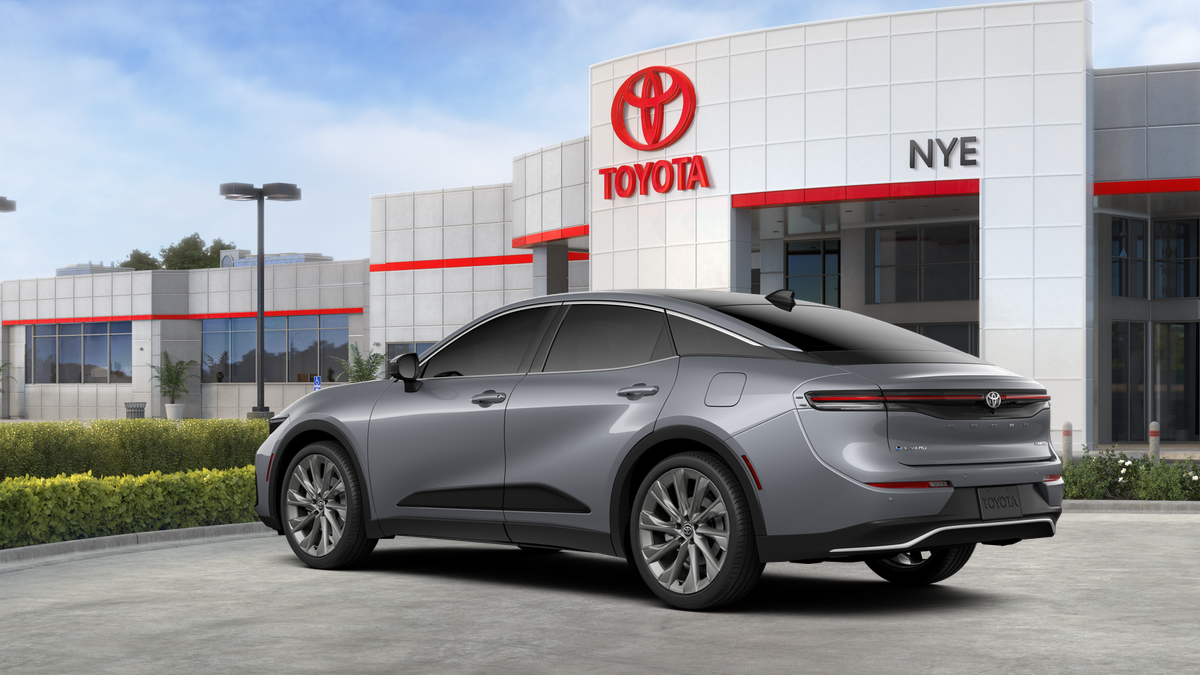 2026 Toyota Crown Limited - Photo 8