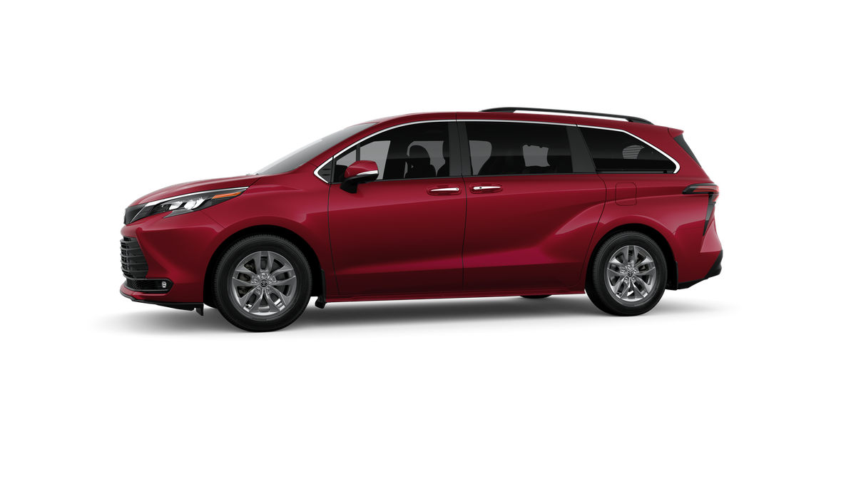 2026 Toyota Sienna XLE photo 3