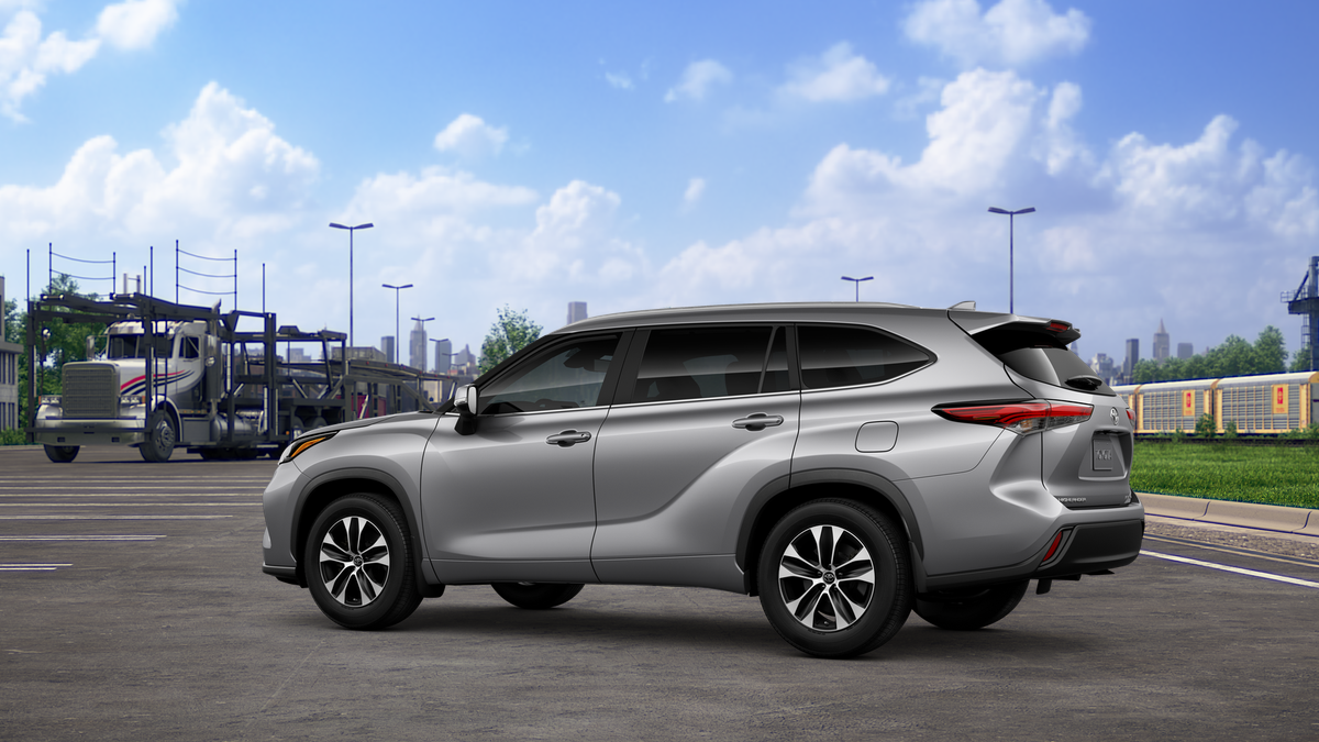 2025 Toyota Highlander XLE photo 7