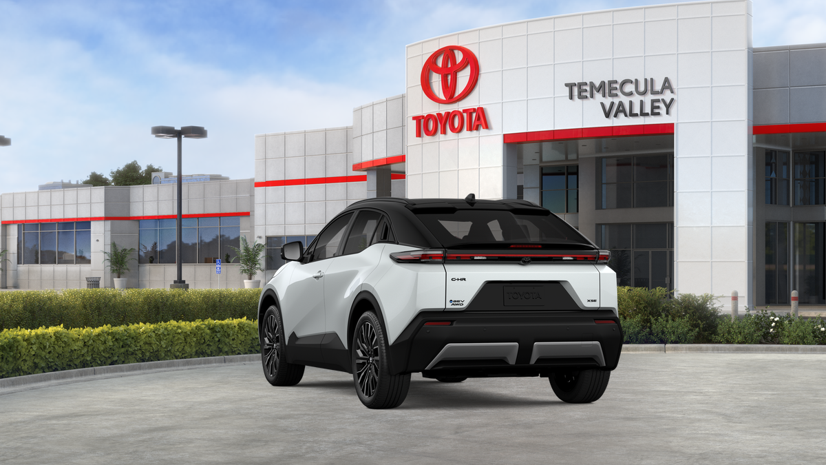 New 2026 Wind Chill Pearl with Midnight Black Metallic roof <sup>1</sup> Toyota  XSE image 9