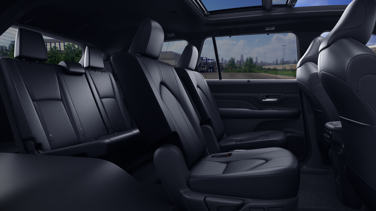 2026 Toyota Highlander Hybrid photo 11