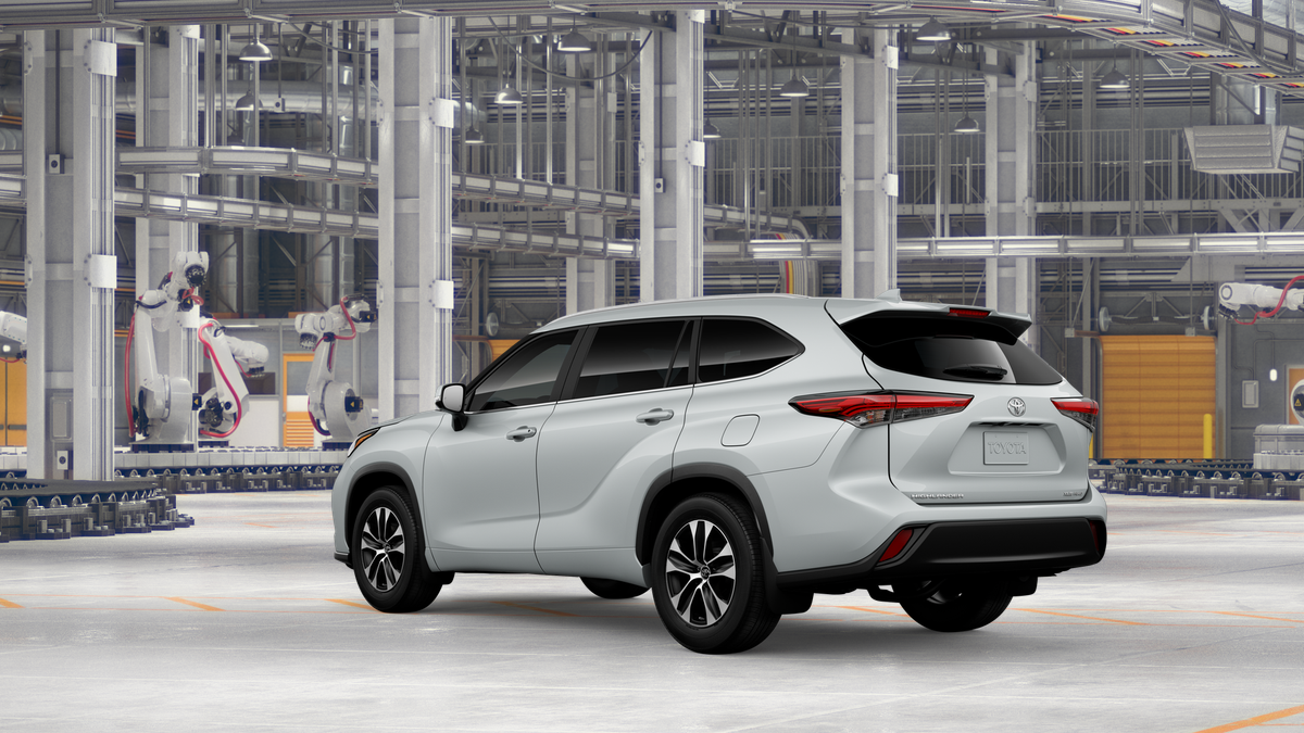 2026 Toyota Highlander XLE photo 3