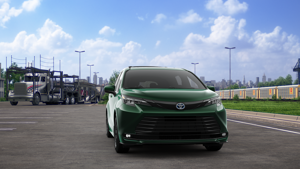 2025 Toyota Sienna Woodland Edition photo 14