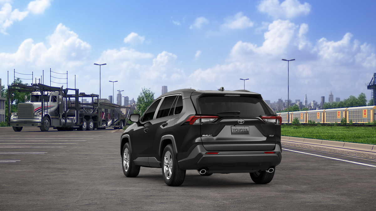 2025 Toyota RAV4 XLE photo 7
