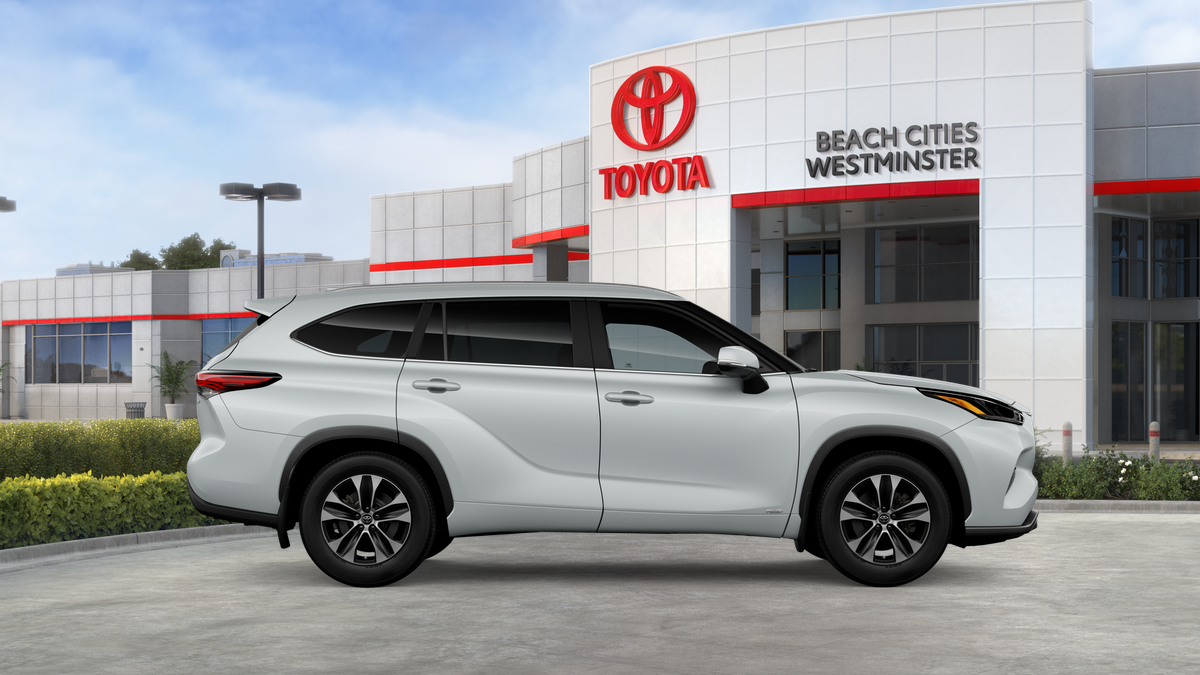 New 2026 Wind Chill Pearl <sup>1</sup> Toyota  XLE image 15
