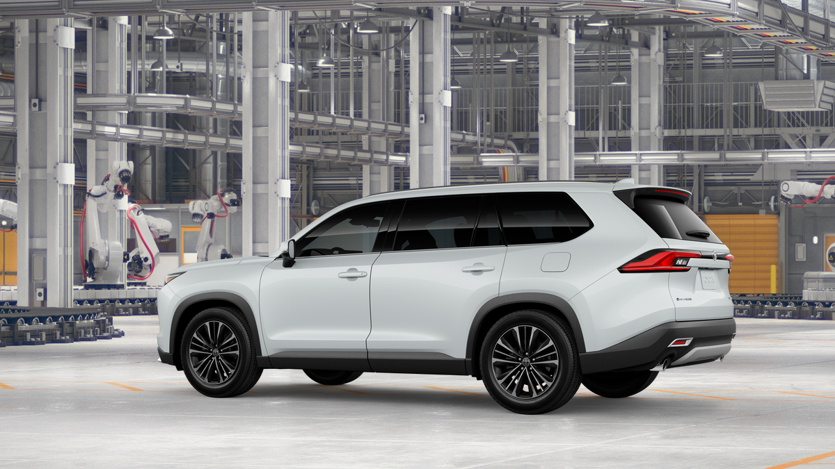 2026 Toyota Highlander Hybrid Platinum photo 4
