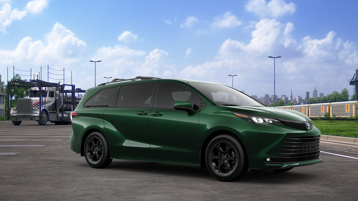 2025 Toyota Sienna Woodland Edition photo 12