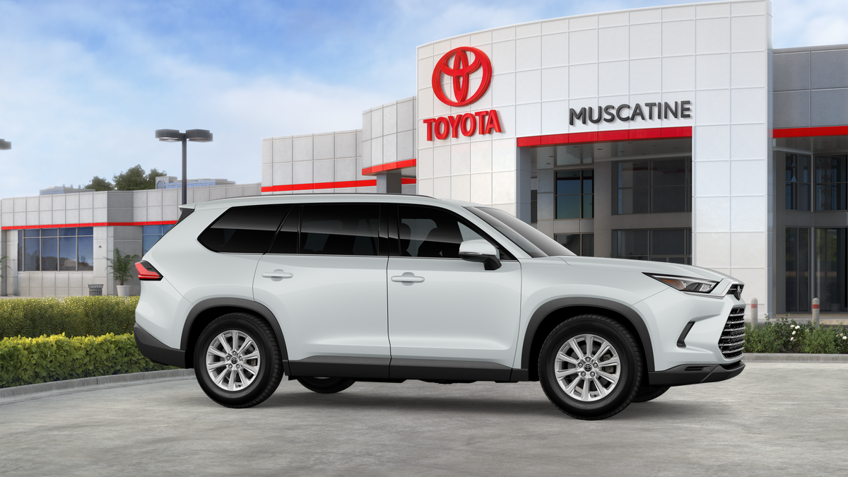 New 2026 Wind Chill Pearl <sup>1</sup> Toyota  XLE image 15