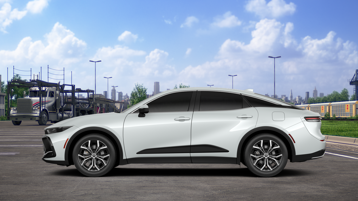 2026 Toyota Crown XLE photo 4