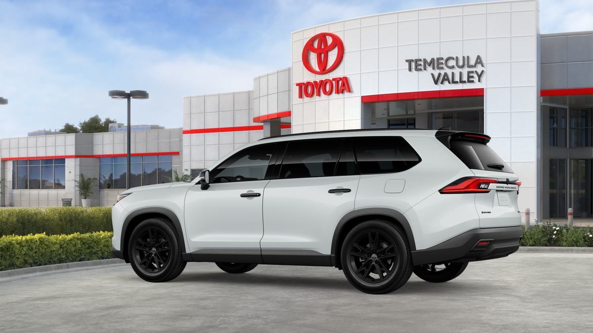 New 2026 Wind Chill Pearl <sup>1</sup> Toyota  Nightshade image 7