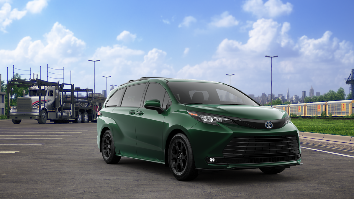 2025 Toyota Sienna Woodland Edition photo 13