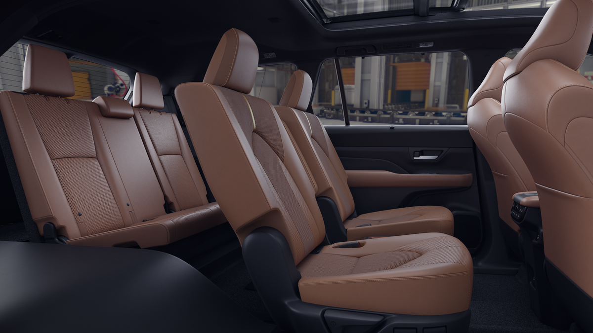 New 2026 Wind Chill Pearl <sup>1</sup> Toyota  MAX Platinum image 2