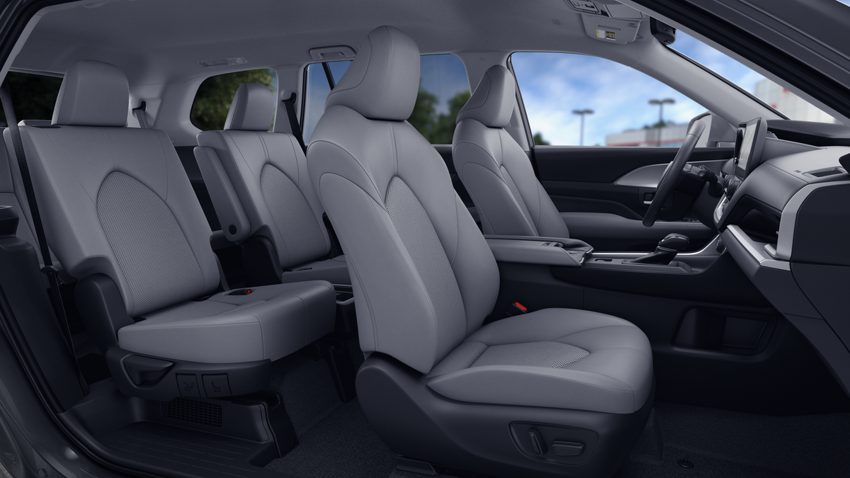 New 2026 Wind Chill Pearl <sup>1</sup> Toyota  XLE image 22