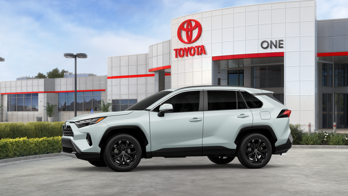 2025 Toyota RAV4 Hybrid SE photo 3