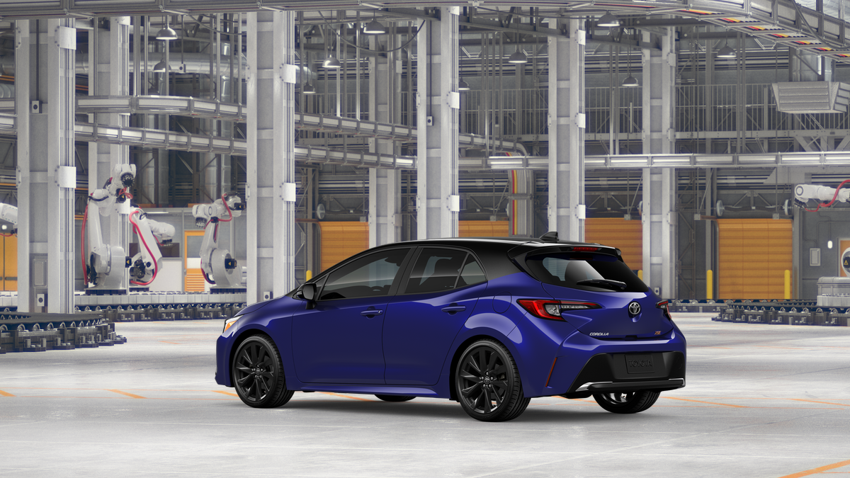 New 2026 Blue Crush Metallic with Midnight Black Metallic roof <sup>1</sup> Toyota  XSE image 8