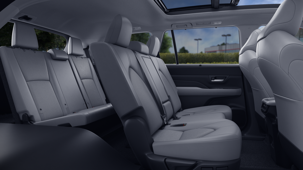 New 2026 Wind Chill Pearl <sup>1</sup> Toyota  XLE image 2