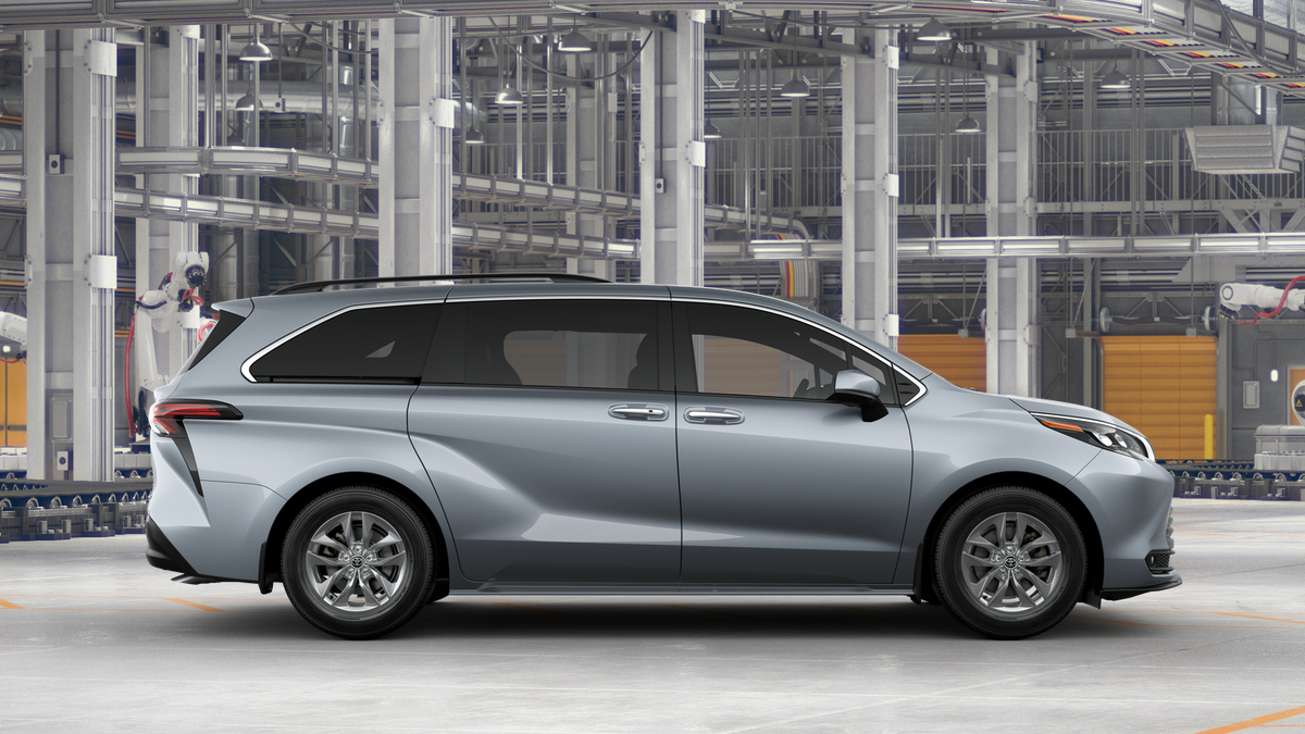 2025 Toyota Sienna XLE photo 12
