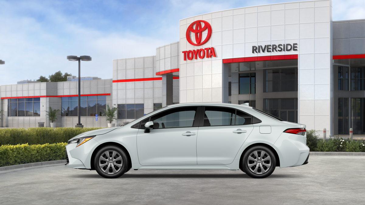 New 2026 Wind Chill Pearl <sup>1</sup> Toyota  LE image 6