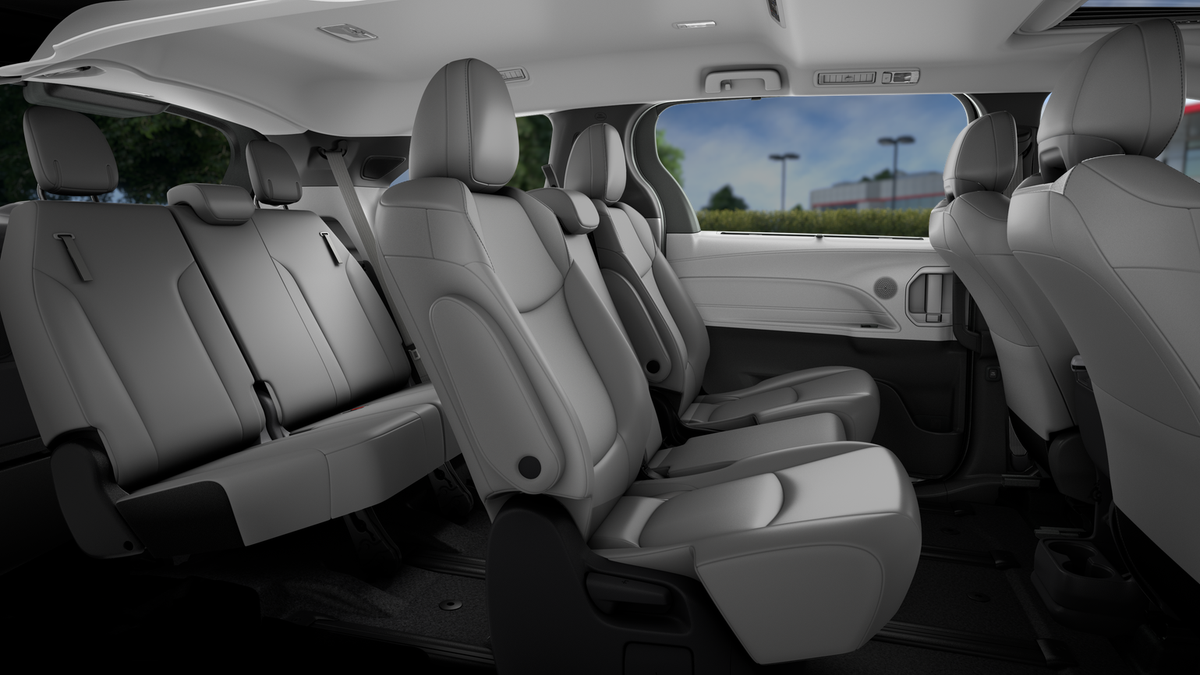 2025 Toyota Sienna XLE photo 32