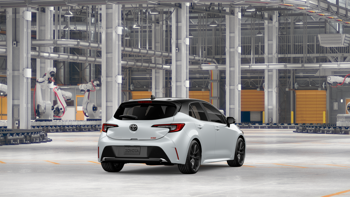 New 2027 Wind Chill Pearl with Black roof <sup>1</sup> Toyota  XSE image 11