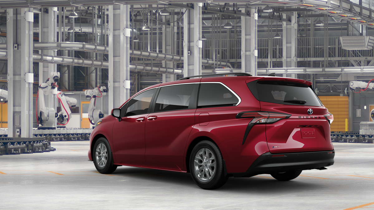 2025 Toyota Sienna XLE photo 8