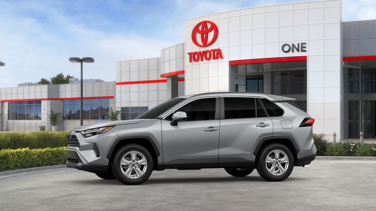 2025 Toyota RAV4 Hybrid XLE photo 3