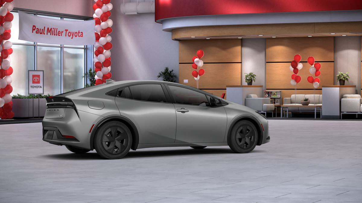 2026 Toyota Prius Plug-in Hybrid SE - Photo 13