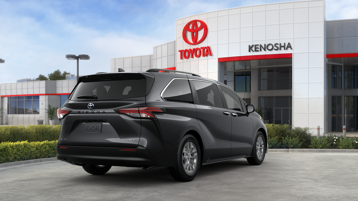 2025 Toyota Sienna XLE photo 9