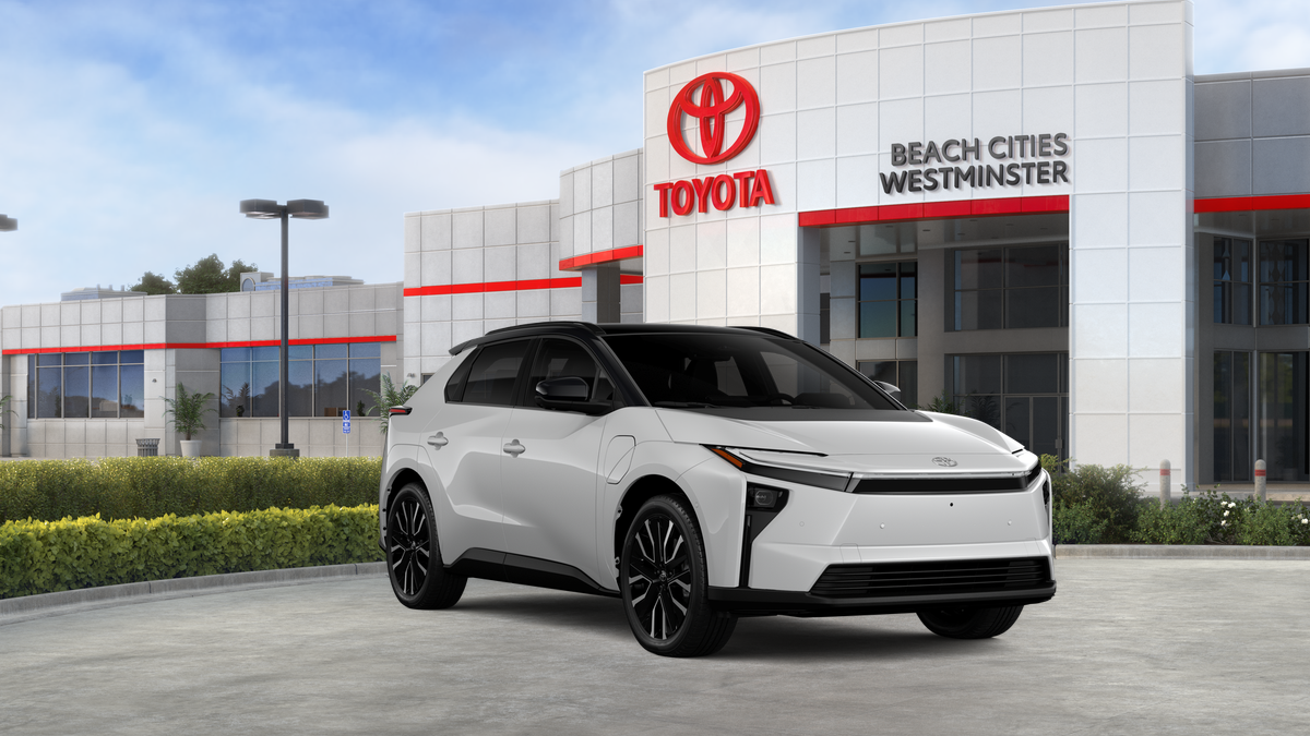 New 2026 Wind Chill Pearl with Midnight Black Metallic roof <sup>1</sup> Toyota  Limited image 18