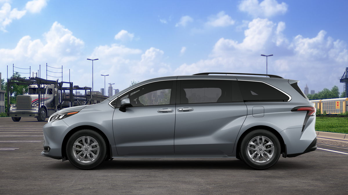 2025 Toyota Sienna XLE photo 4