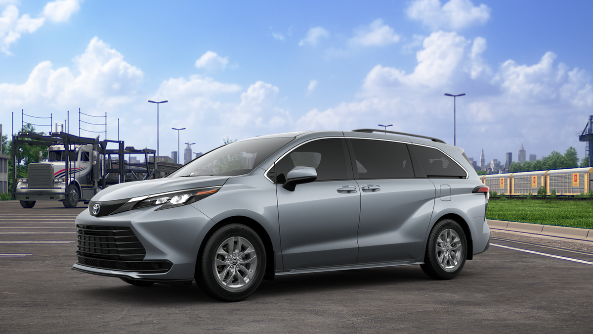 2025 Toyota Sienna LE photo 4