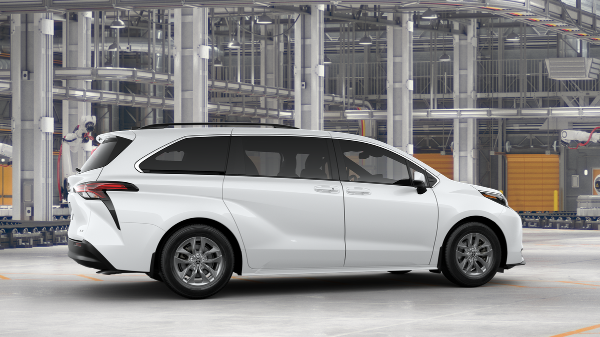 2025 Toyota Sienna LE photo 12