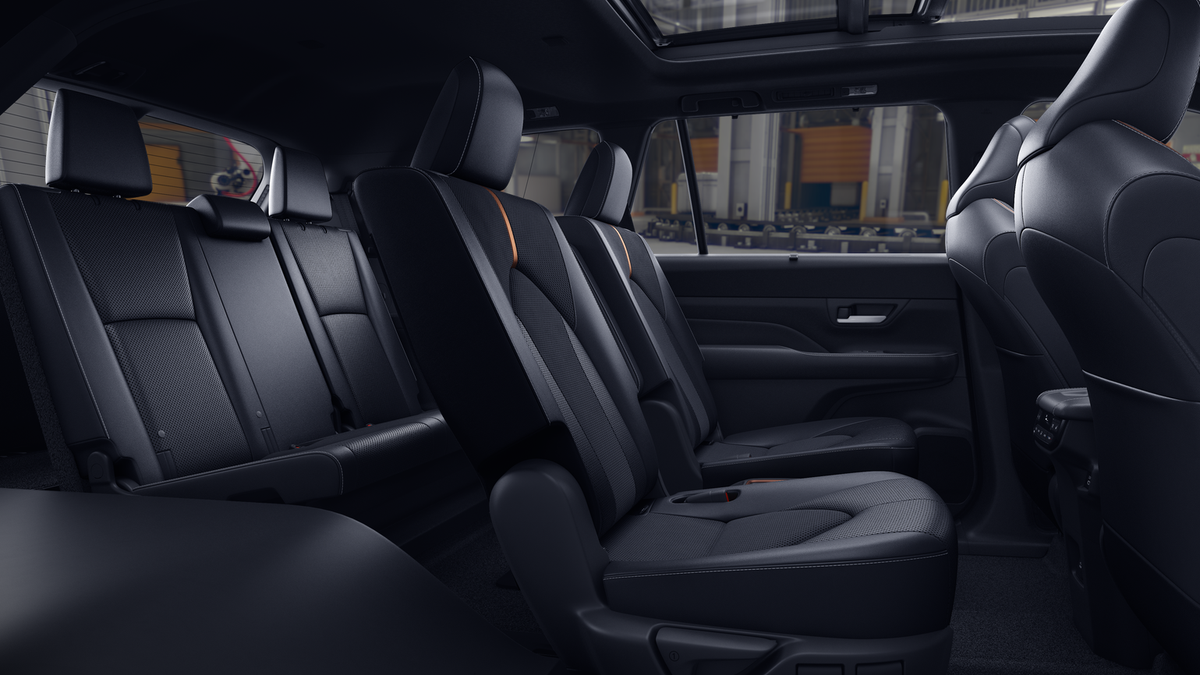 2026 Toyota Highlander Hybrid Platinum photo 21