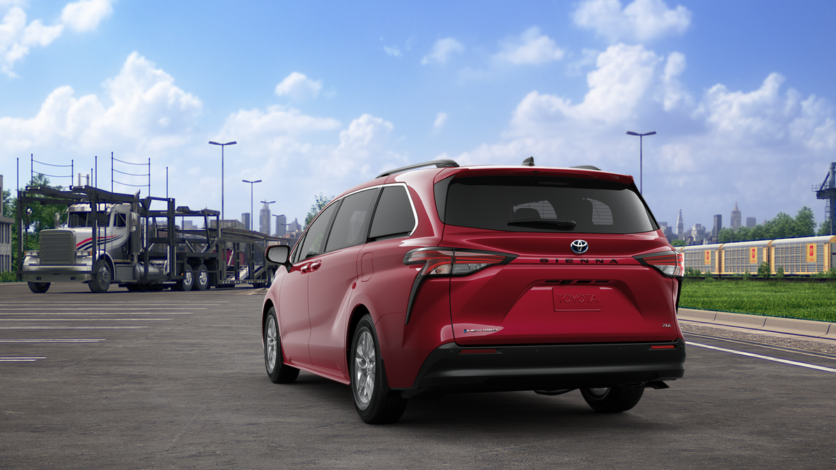 2025 Toyota Sienna XLE photo 7