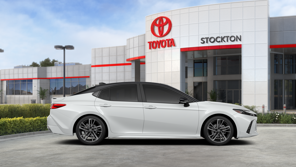 New 2026 Wind Chill Pearl with Midnight Black Metallic roof <sup>1</sup> Toyota  XSE image 14