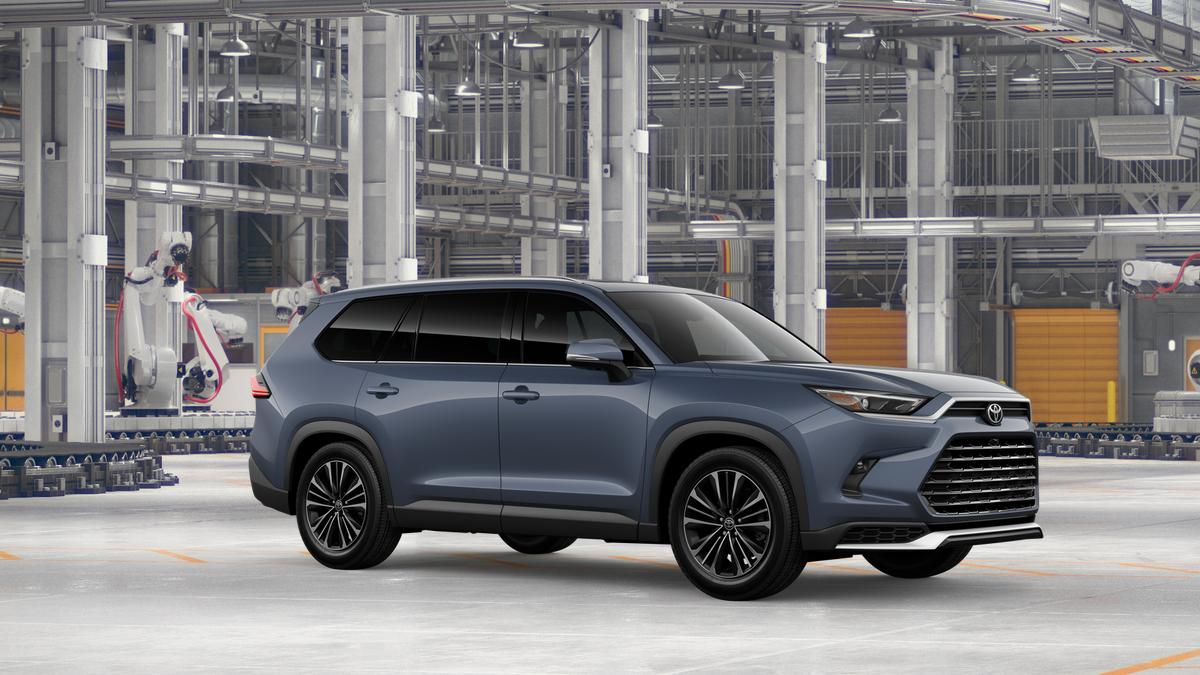 2026 Toyota Highlander Hybrid Platinum photo 16