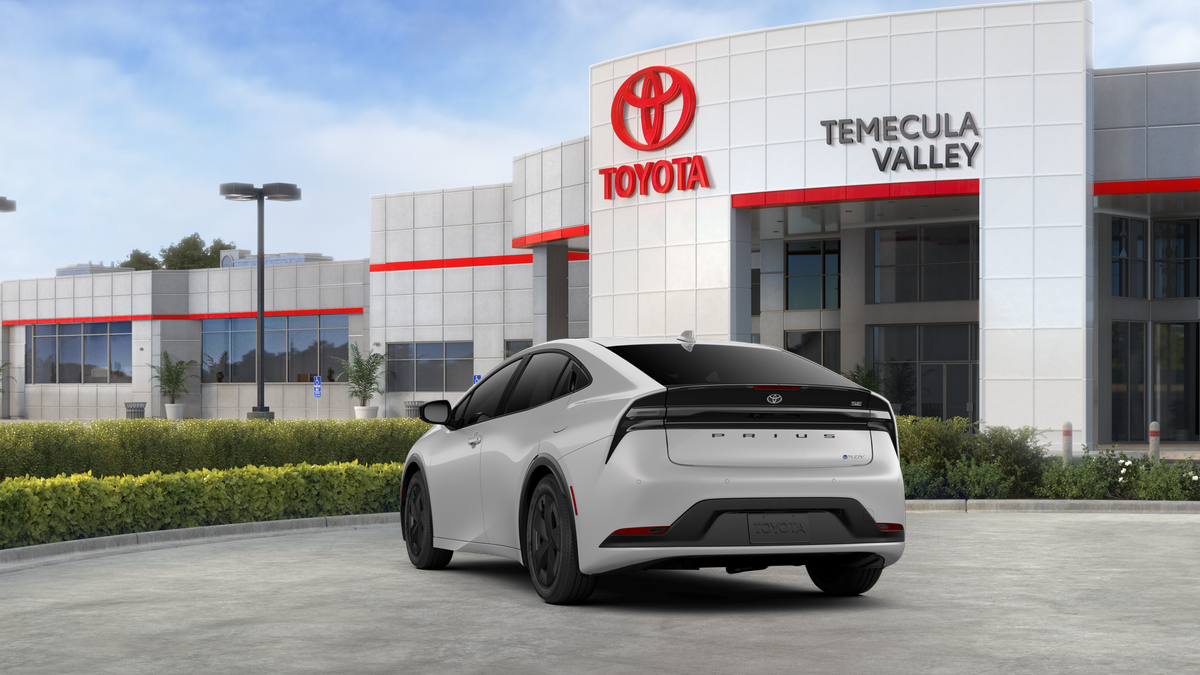 2026 Toyota Prius Plug-in Hybrid SE - Photo 17