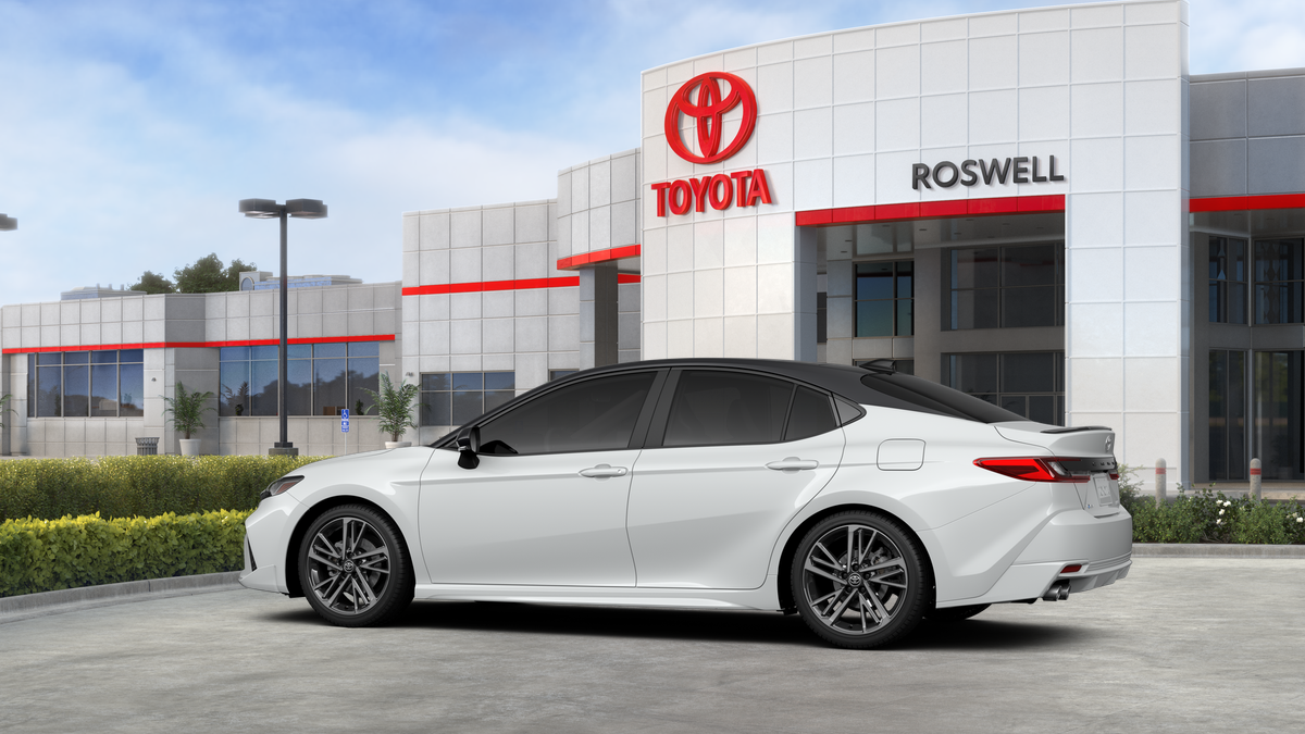 New 2026 Wind Chill Pearl with Midnight Black Metallic roof <sup>1</sup> Toyota  XSE image 19