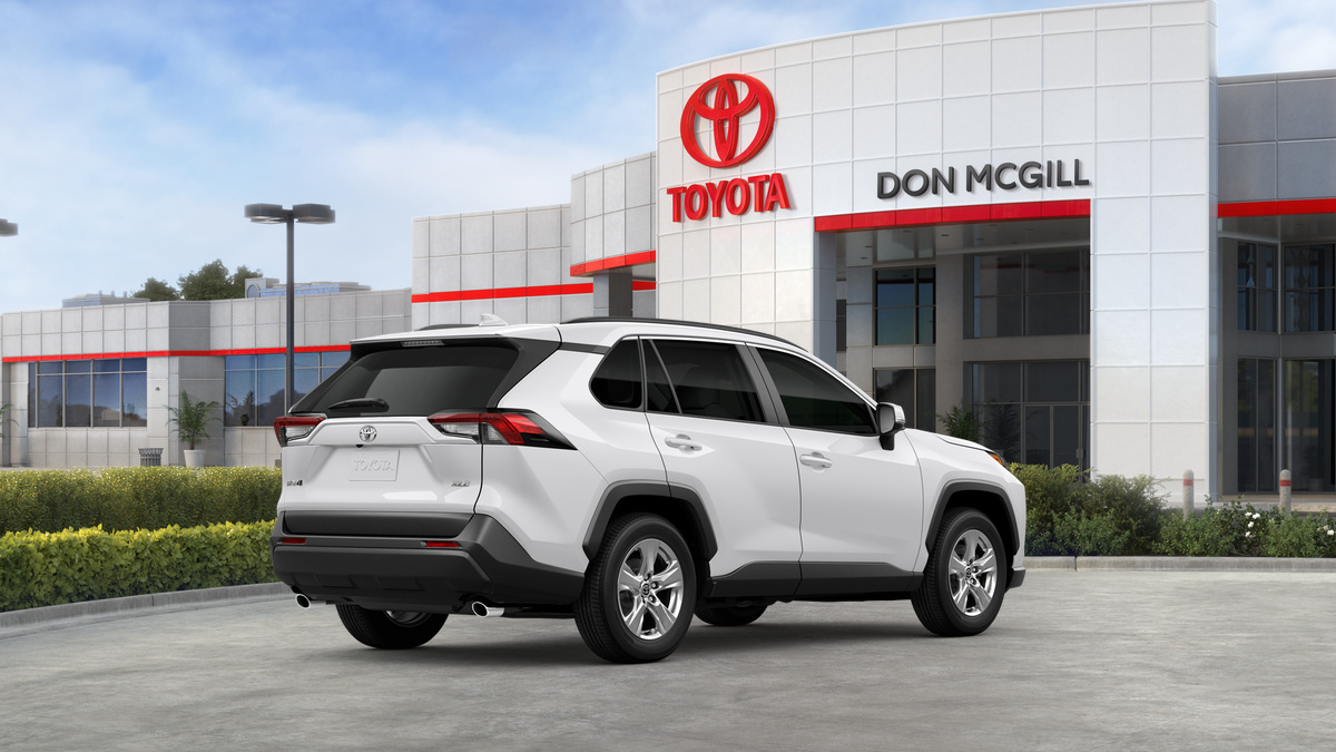 2025 Toyota RAV4 XLE photo 2