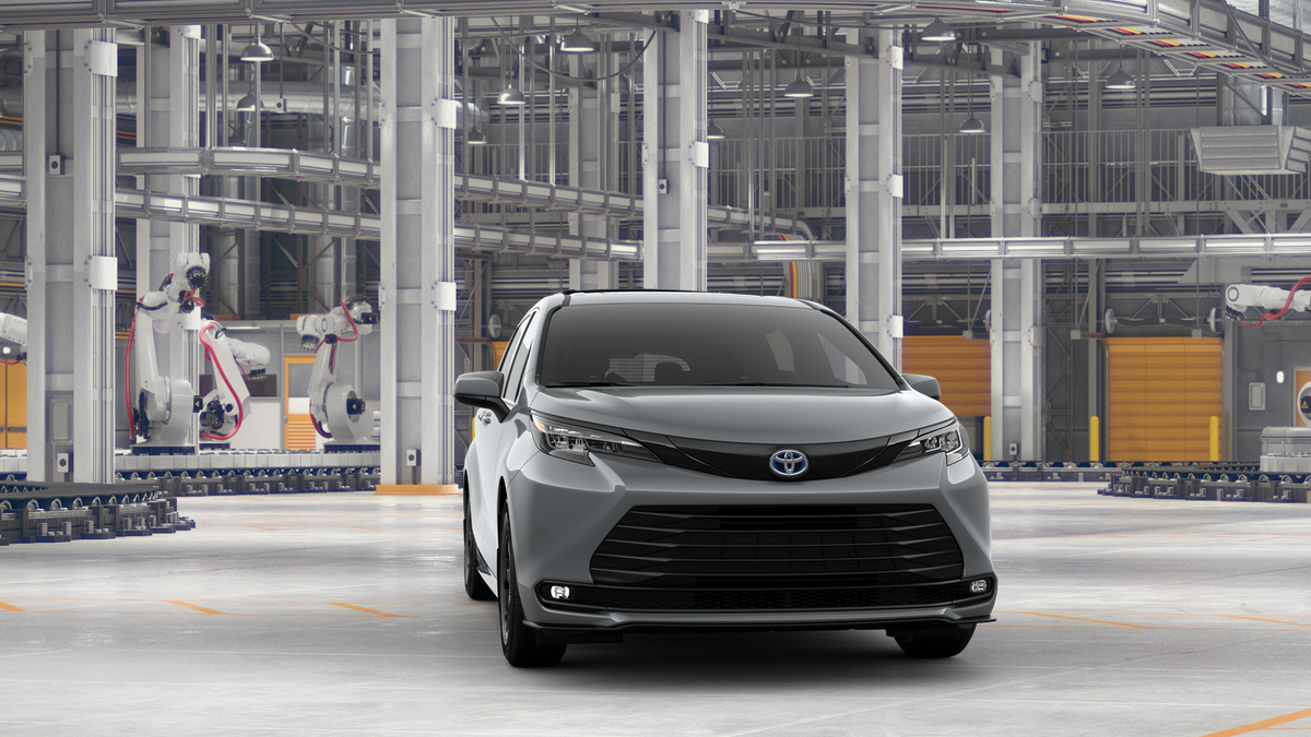 2025 Toyota Sienna Woodland Edition photo 18