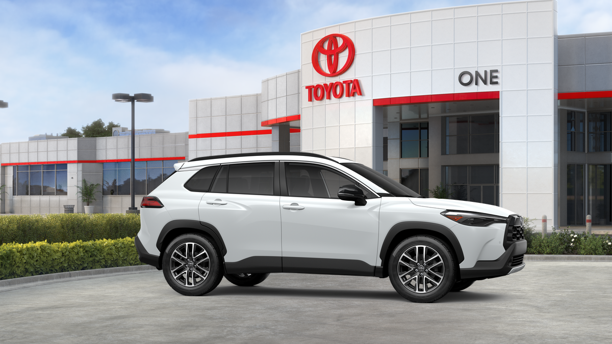 2026 Toyota Corolla Cross XLE photo 4
